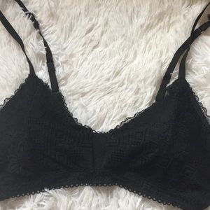 Black Lace Adjustable Bra With Adjustable Straps